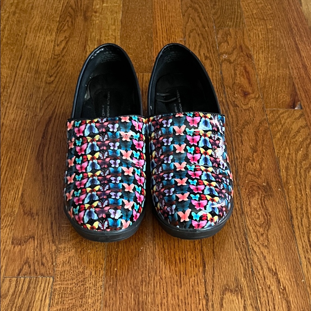 Marilyn Monroe Butterfly Nurse Clogs Size 11